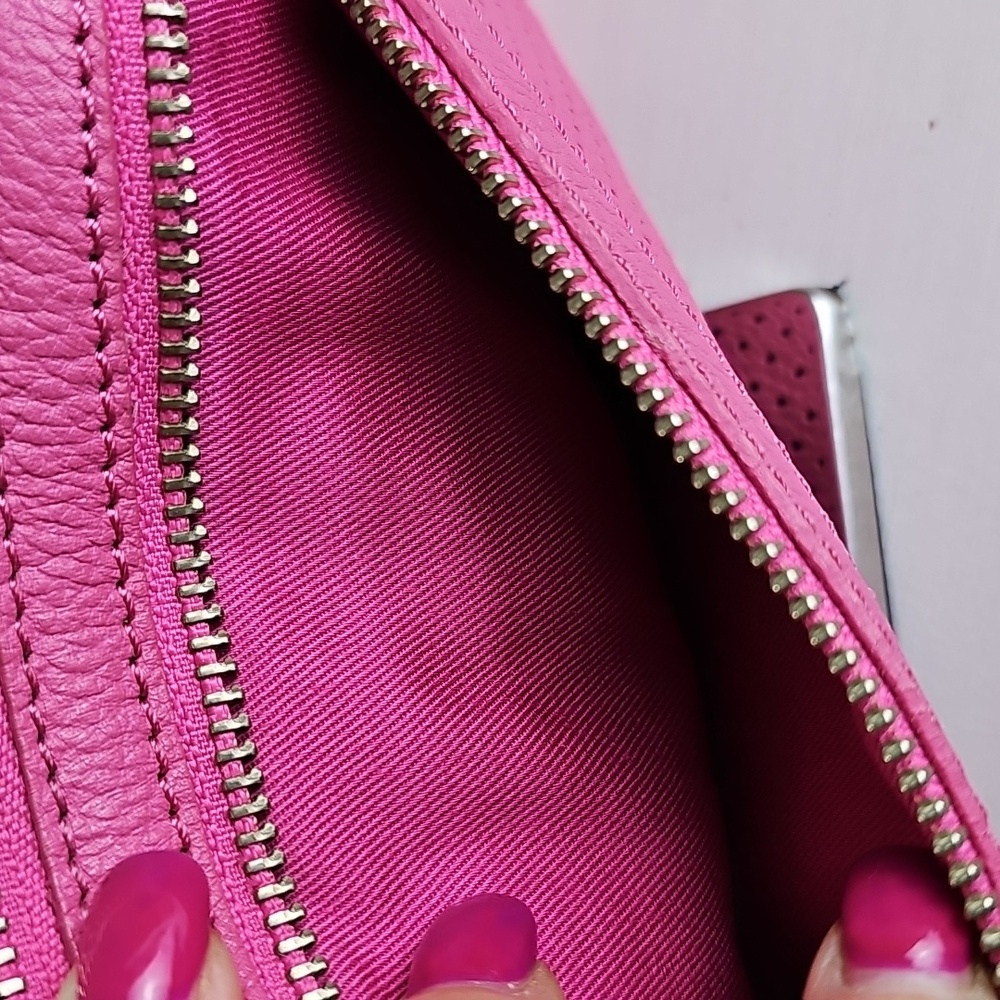 Banana Republic Bubblegum Pink Leather Ziptop Wristlet EUC - Picture 9 of 15